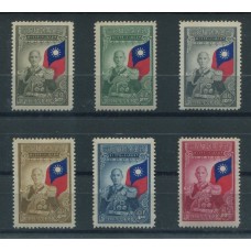 CHINA 1945 SERIE COMPLETA NUEVA CON GOMA UNIFORMES MILITARES BANDERAS MUY LINDA SEGUNDA GUERRA MUNDIAL